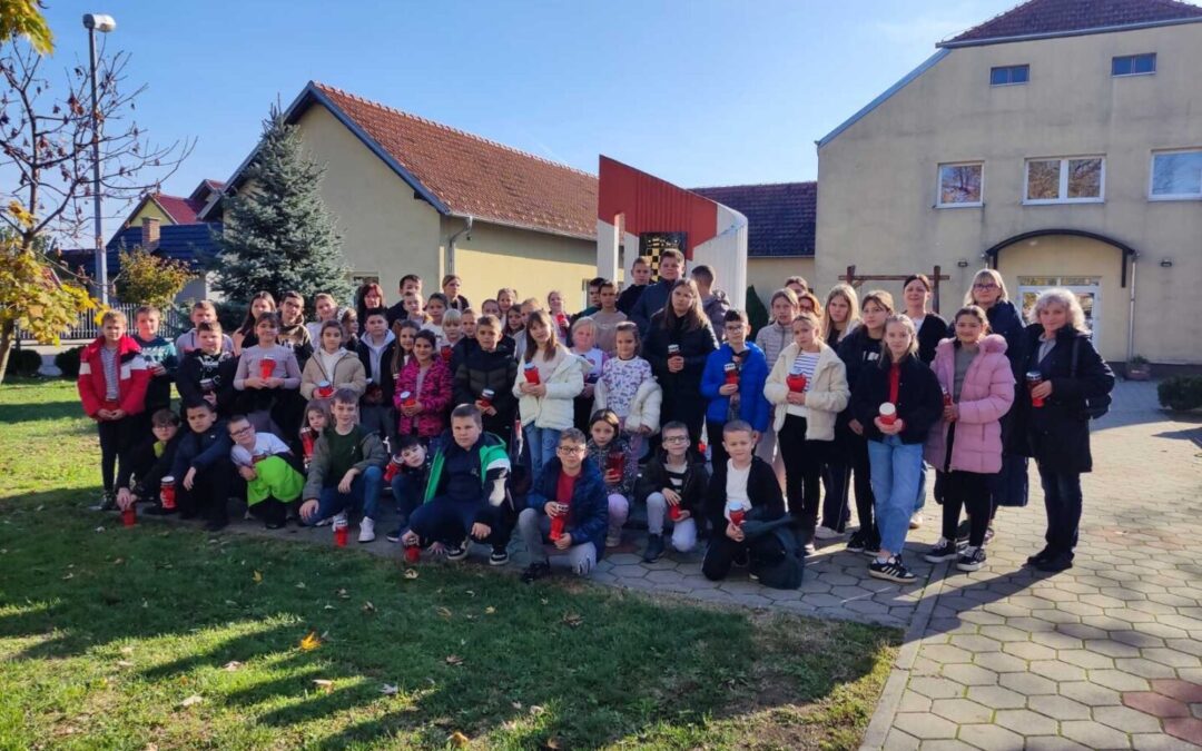 Paljenje svijeća i molitva u spomen na žrtve Vukovara i Škabrnje